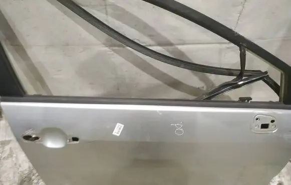 Toyota Corolla Verso AR10 Front door glass trim molding 