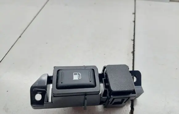 Nissan Navara D23 Fuel tank opening switch 681RU4JA0A