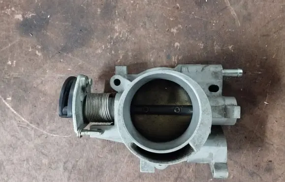 Dodge Durango I Throttle valve 12R15041B