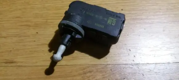 Headlight level adjustment motor
