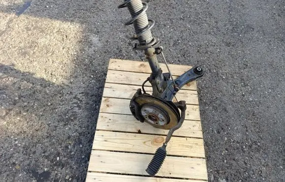 Suzuki Swift II Front wheel hub spindle knuckle