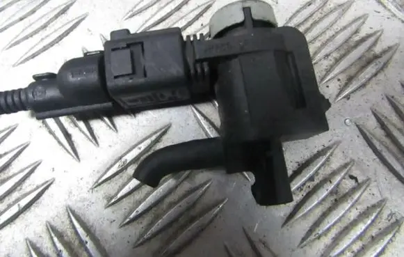 Audi A4 S4 B6 8E 8H Turbo solenoid valve 1J0906283C