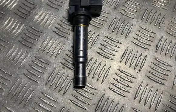 Volkswagen Golf IV High voltage ignition coil 0040102030