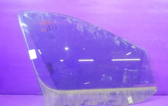 Mercedes-Benz Vaneo W414 Front door window glass four-door