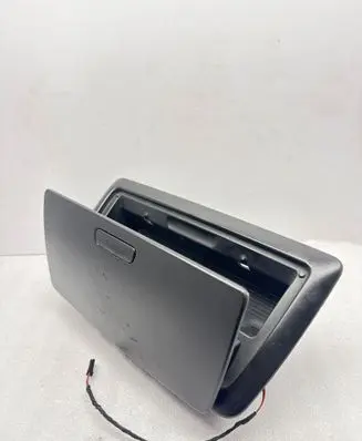 Glove box