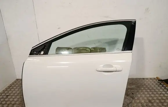 Volvo V40 Front door 3108047