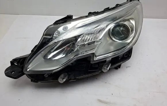 Peugeot 2008 I Headlight/headlamp 90106472 9815405780