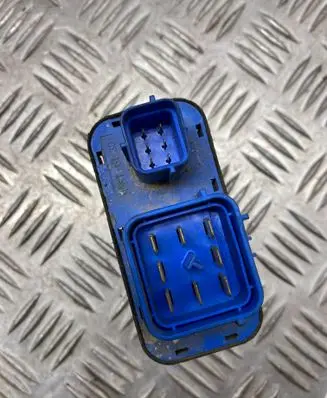 Land Rover Freelander Coolant fan relay YWB100980