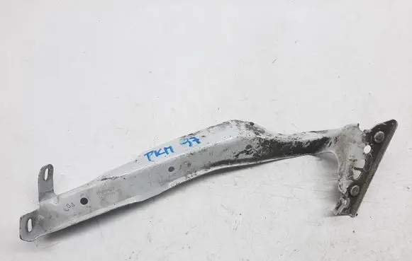 Audi A4 Allroad B8 Fender mounting bracket 8K0821135A4B8