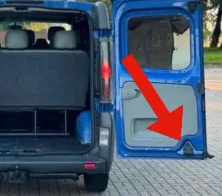 Opel Vivaro Loading door lock