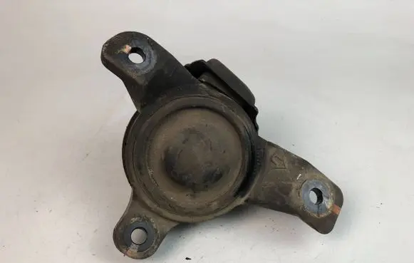 Subaru Outback Engine mount bracket