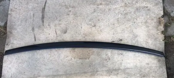 Tailgate/trunk spoiler