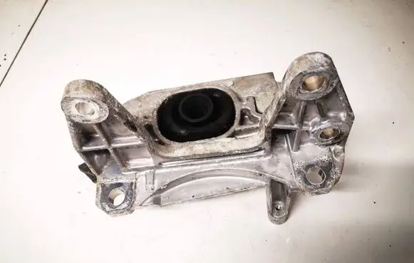 Nissan X-Trail T32 Engine mount bracket 