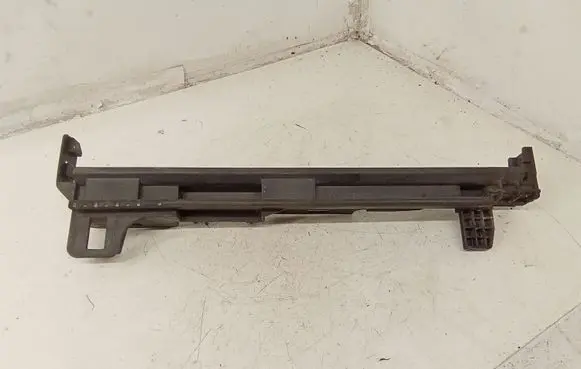 Mercedes-Benz C W204 Radiator mount bracket 0477902903