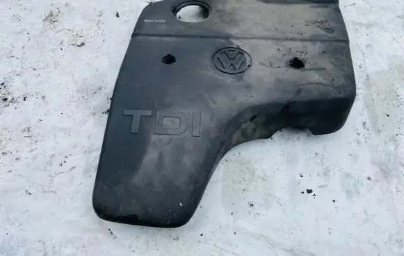 Volkswagen PASSAT B4 Engine cover (trim) 028103935c