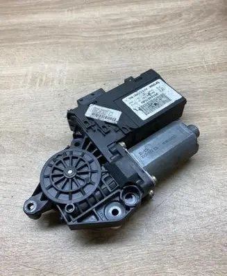 Peugeot 307 Front door window regulator motor 9634457580 0130821767 990830101