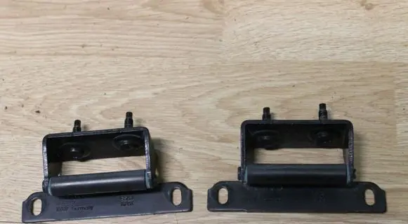 Volvo XC90 Tailgate/trunk/boot hinge 9483797