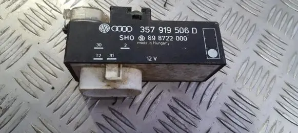 Volkswagen Golf III Coolant fan relay 357919506d