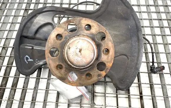 Mercedes-Benz C W204 Front wheel hub spindle knuckle