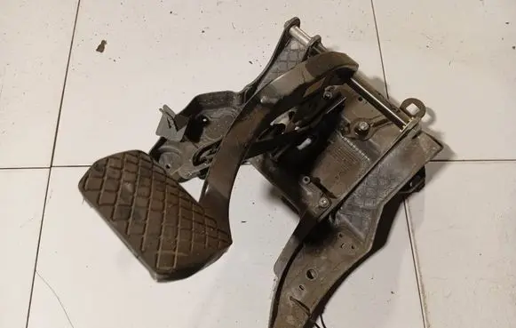 Audi Q7 4L Brake pedal 7L8723031B