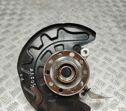 Volkswagen PASSAT B8 Front wheel hub 5Q0407258A