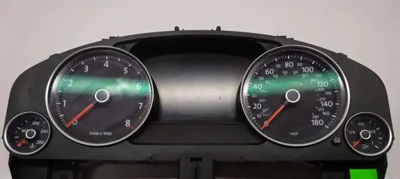 Volkswagen Touareg II Speedometer (instrument cluster) 7P6920980