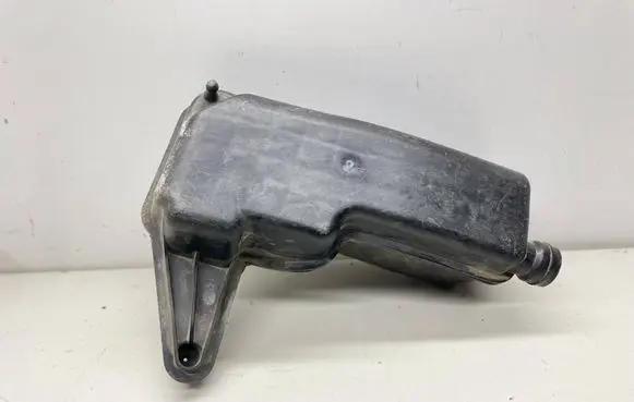 Volkswagen Jetta VI Active carbon filter fuel vapour canister 04E131111A
