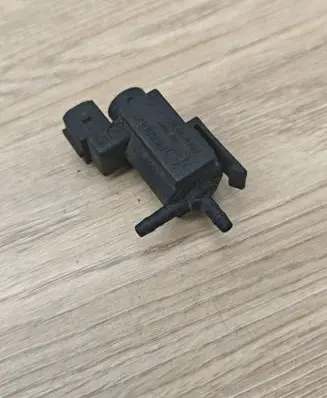 Volvo XC90 Turbo solenoid valve 30611668 72224010 00T102