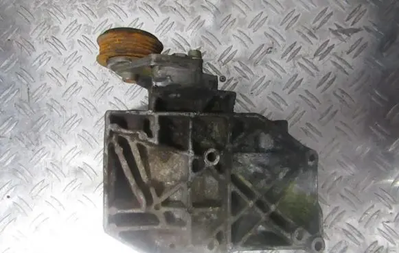 Volkswagen PASSAT B5 Engine mounting bracket 038260885c