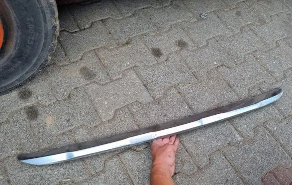 Front bumper lip