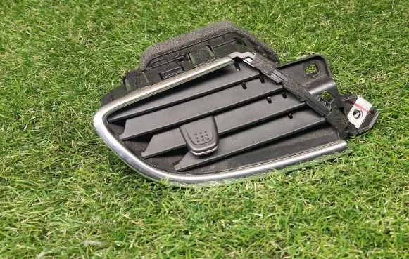 Buick Encore I Dashboard side air vent grill/cover trim 42570817