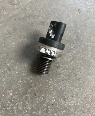 BMW 3 F30 F35 F31 Oil pressure sensor 8614494