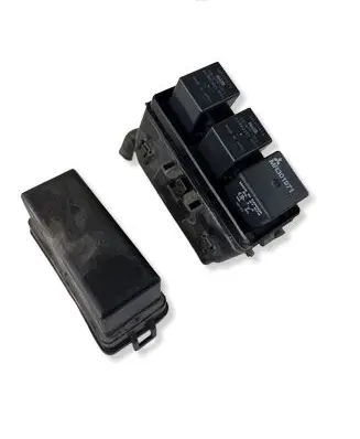 Peugeot 4007 Relay mounting block MR301971