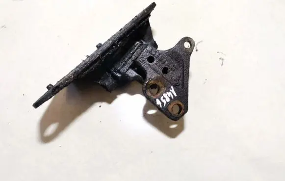 Volvo XC90 Engine mounting bracket