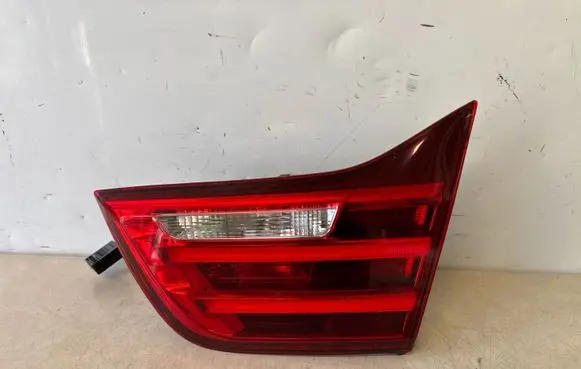 Tailgate rear/tail lights