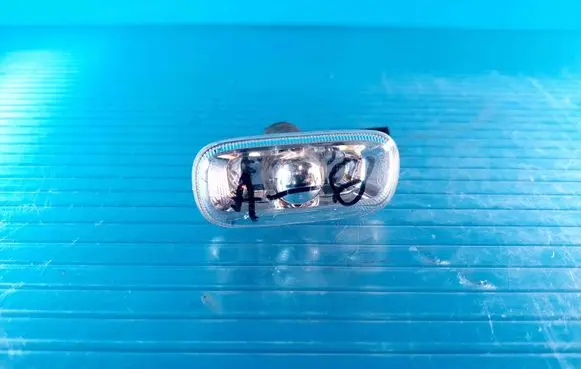 Audi A4 S4 B7 8E 8H Front fender indicator light 8E0949127