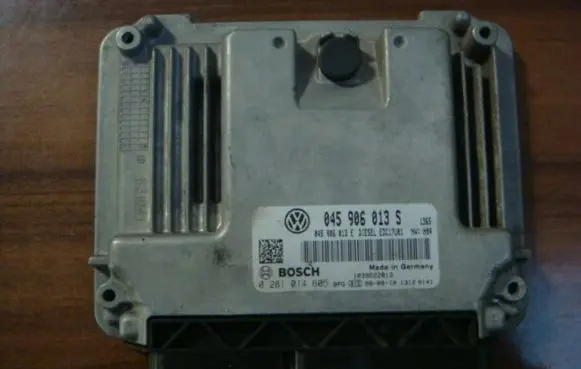 Volkswagen Polo Engine control unit/module 045906013S