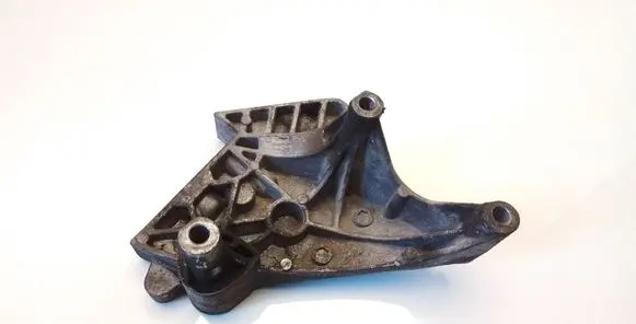 Volkswagen Touran I Engine mounting bracket 03G199207A