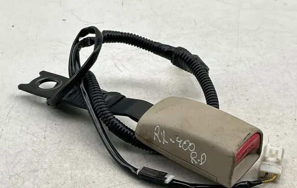 Lexus RX 330 - 350 - 400H Front seatbelt buckle E067902