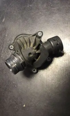 Thermostat/thermostat housing