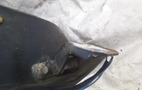 Hyundai Lantra II Rear door lower hinge