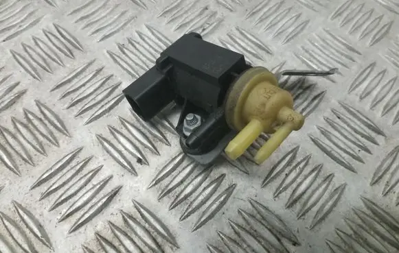 Skoda Fabia Mk2 (5J) Turbo solenoid valve 1K0906627B