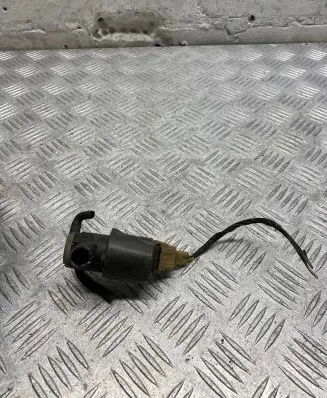 Ford Focus Windscreen/windshield washer pump 93BB17K624BA