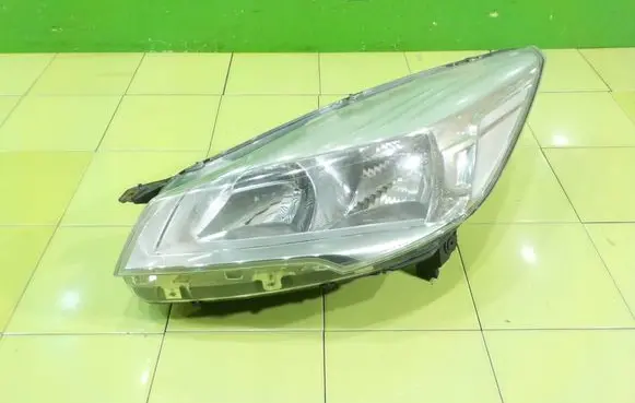 Ford Kuga II Headlight/headlamp 90021737