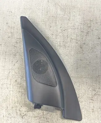 Suzuki Grand Vitara II Side speaker trim/cover 8479065J0
