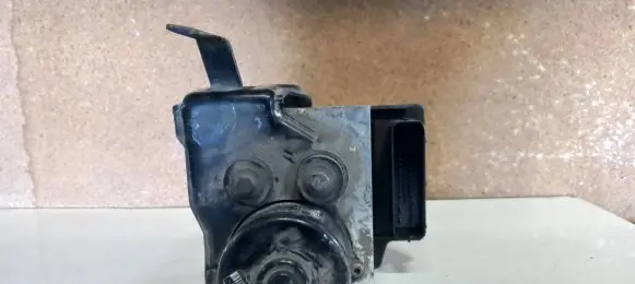 Volkswagen Golf IV ABS Pump 1C0907379