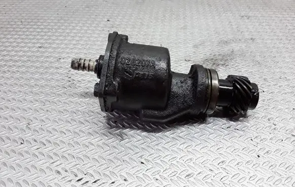 Volkswagen PASSAT B4 Vacuum pump 028207A