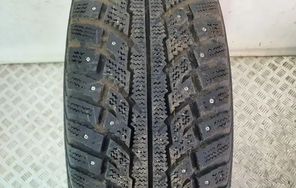 Toyota Prius (XW30) R17 winter/snow tires with studs KUMHO IZENRV 23565R17