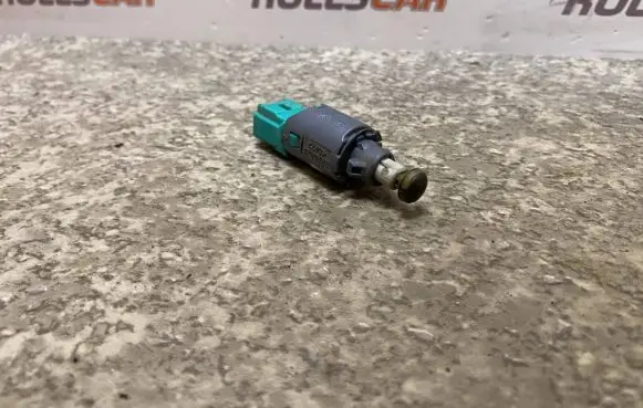 Opel Vivaro Clutch pedal sensor 8200168240B