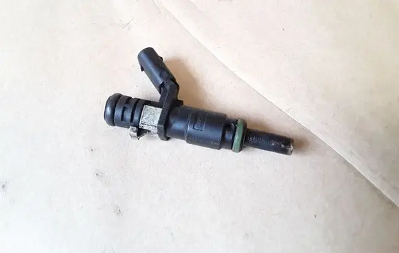 Mercedes-Benz CLS C219 Fuel injector A2720780249